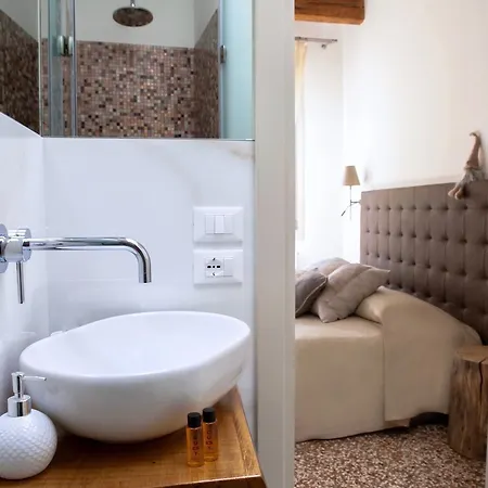 Al Pozzo Di Luce Bed and Breakfast 2*